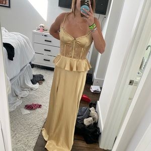 V Chapman dianthus dress size 4 warm sand